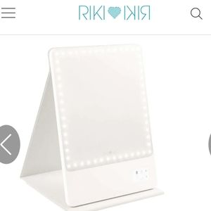 Riki loves Riki skinny mirror flip case